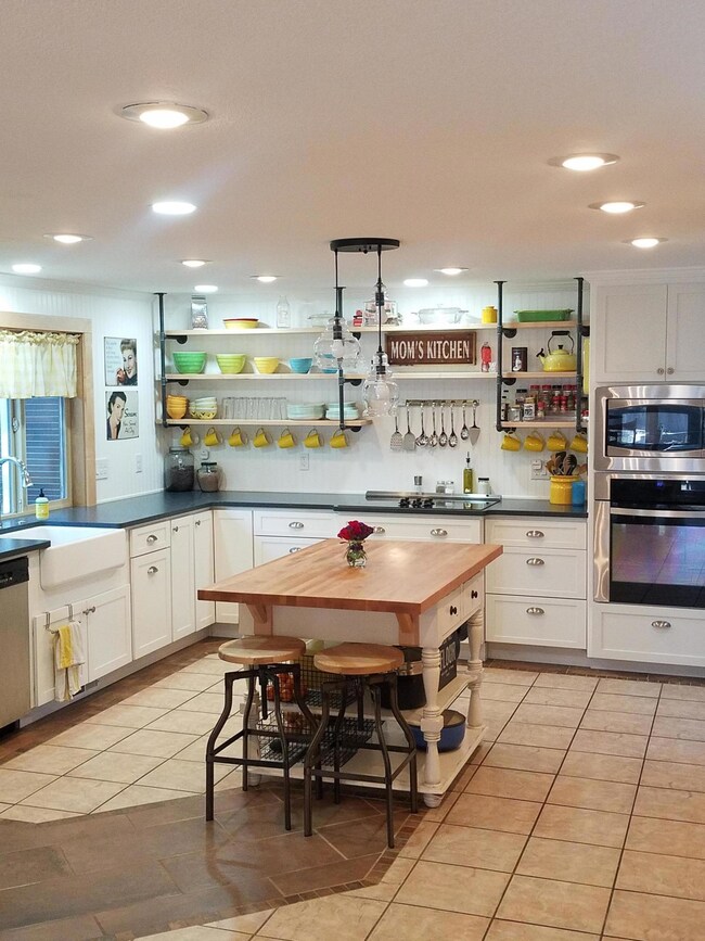 7837 Colonial Way, Central Point, OR 97502 - photo 4