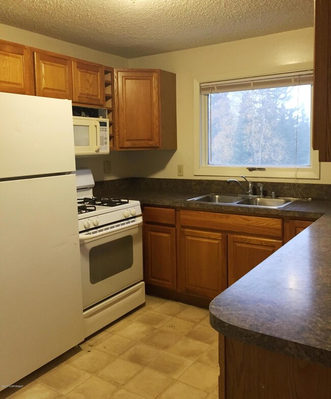 3904 Northwood Dr unit C, Anchorage, AK 99517 - photo 3