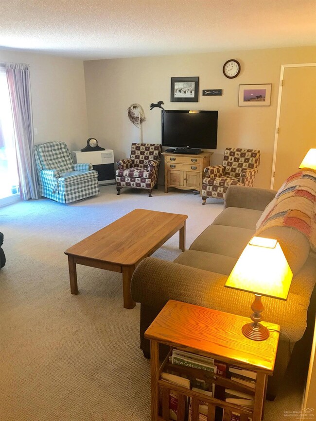 1624 NE Meadow Ln, Bend, OR 97701 - photo 3