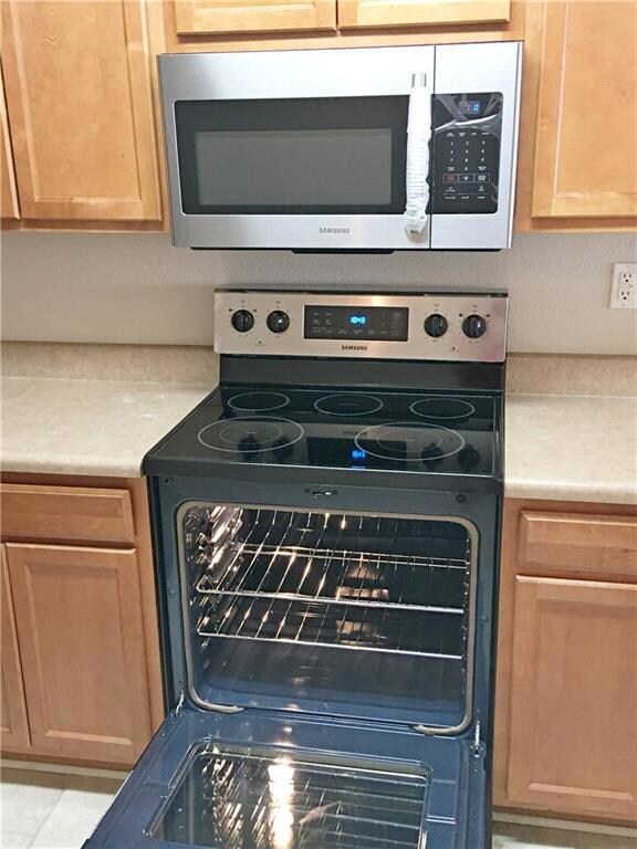 BRAND NEW 5-BURNER STOVE and OVEN
