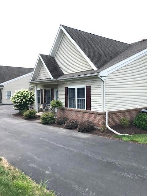 2611 Saddle Ln unit 18A, Macungie, PA 18062 - photo 3