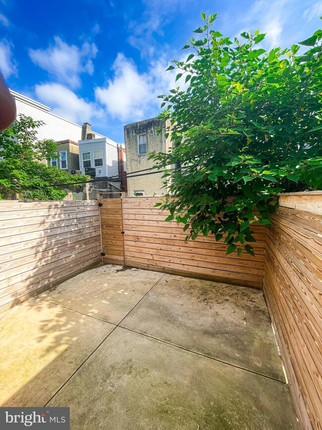2237 Gerritt St, Philadelphia, PA 19146 - photo 4