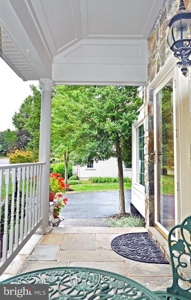 15304 Surrey House Way, Centreville, VA 20120 - photo 4