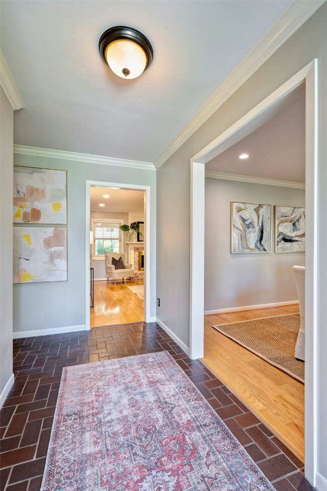 13831 Queensbury Ln, Houston, TX 77079 - photo 2