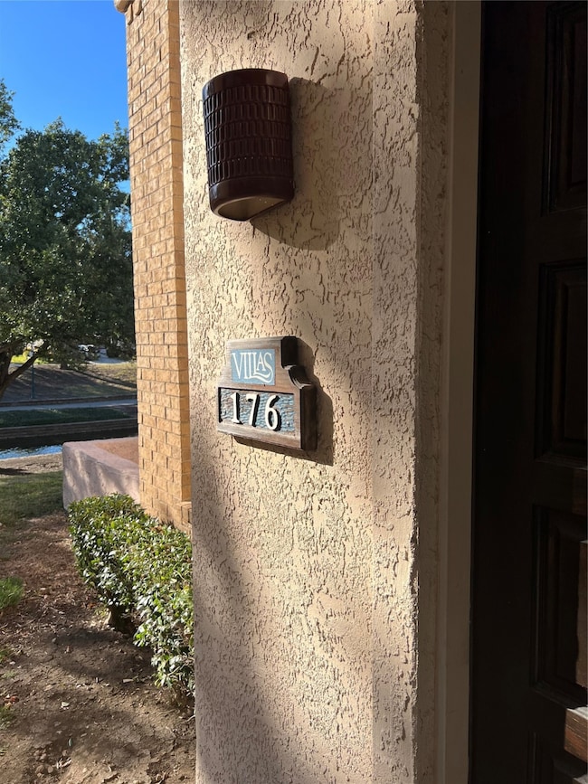 541 Ranch Trail unit 176, Irving, TX 75063 - photo 2