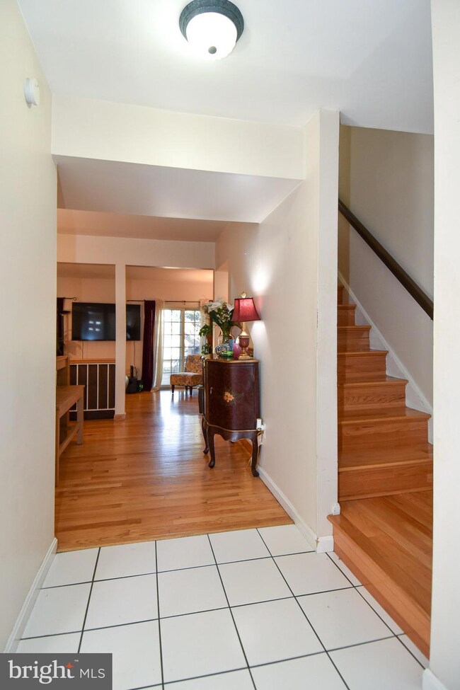 11531 Pine Cone Ct, Reston, VA 20191 - photo 3