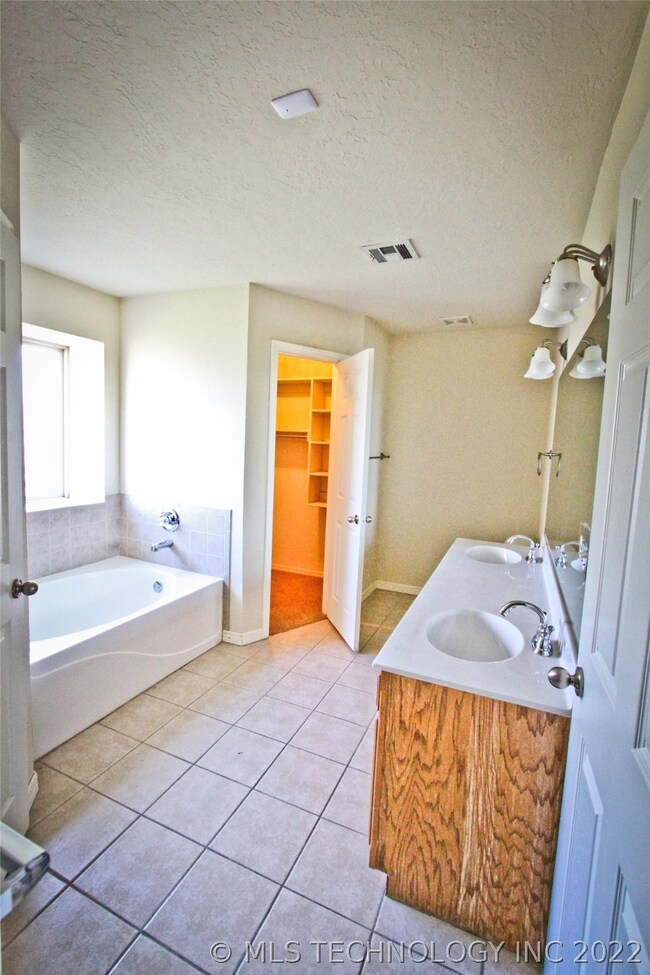 3309 E Irvington St, Broken Arrow, OK 74014 - photo 7