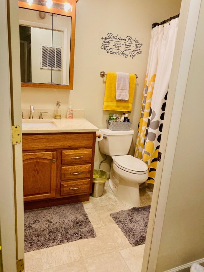 1215 S Fair Oaks Bathroom