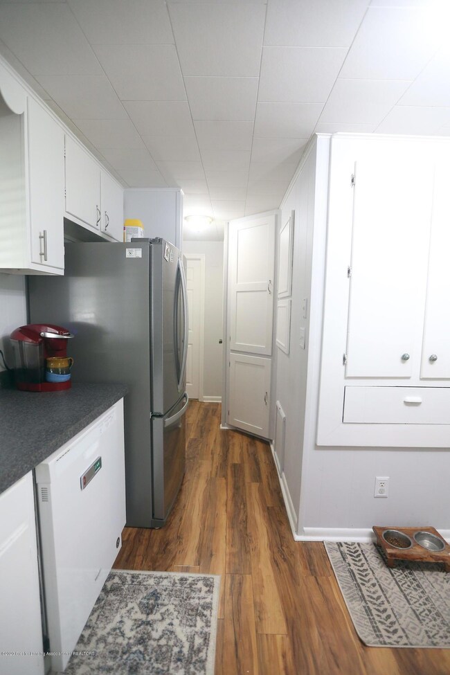 425 Maple St, Grand Ledge, MI 48837 - photo 7