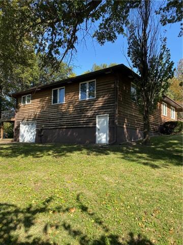 Very Large Lot for large gatherings on a no outlet street.