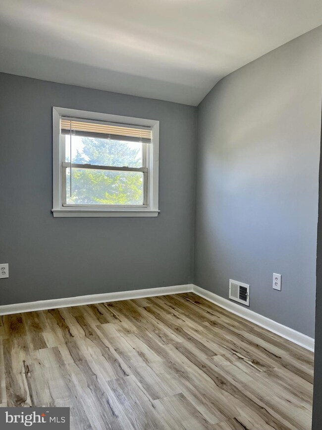 9708 Conmar Rd, Middle River, MD 21220 - photo 5