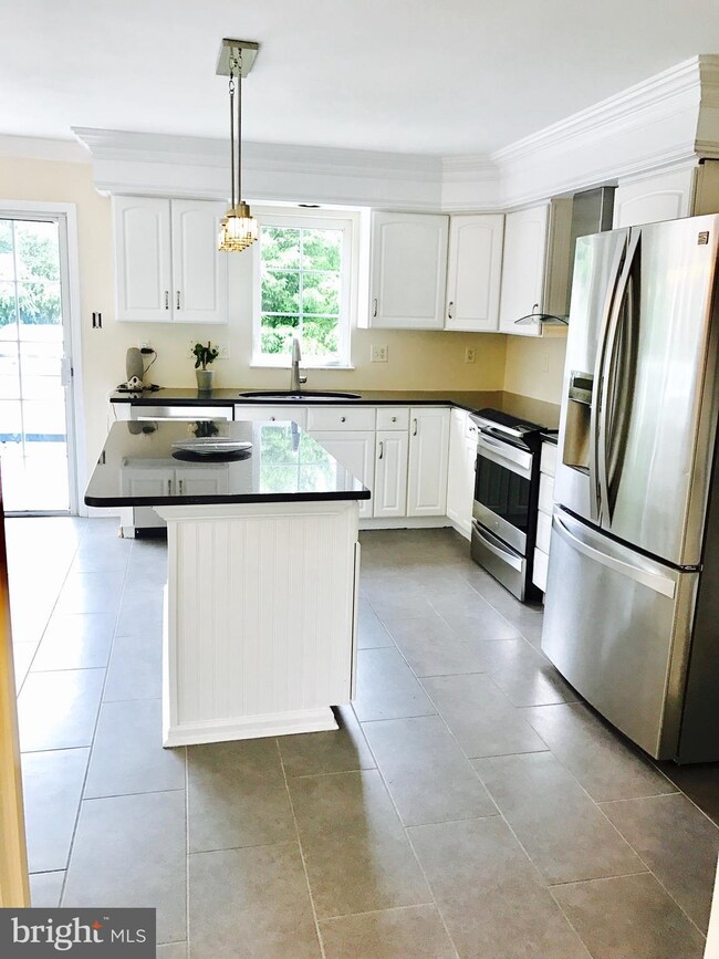 9529 Fox Farm Rd, Nottingham, MD 21236 - photo 5