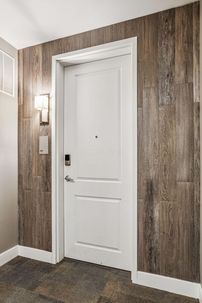 45-web-or-mls-6745-longshore-st-404