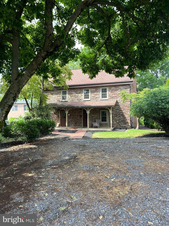 1017 W Broad St, Quakertown, PA 18951 - photo 2