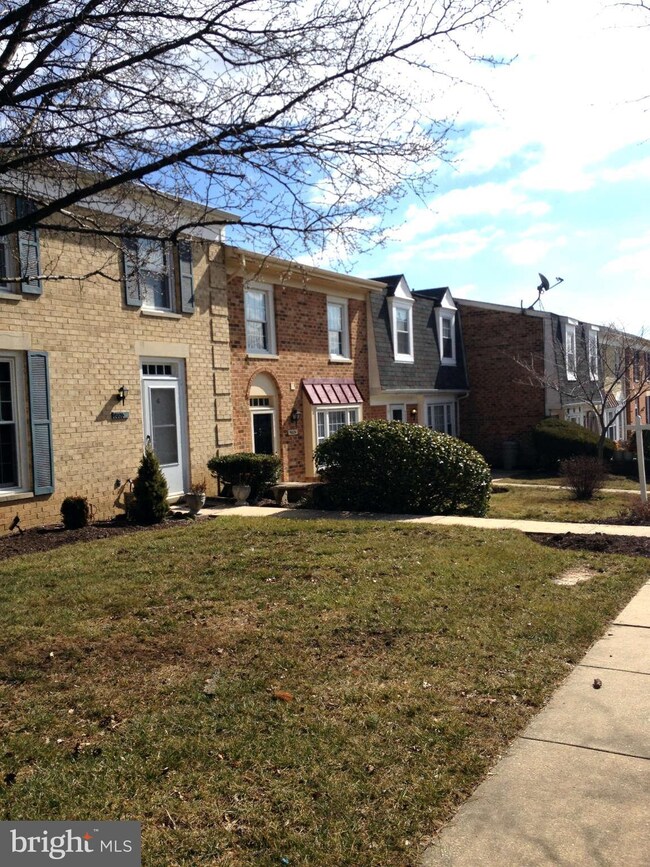 9035 N Laurel Rd unit E, Laurel, MD 20723 - photo 4