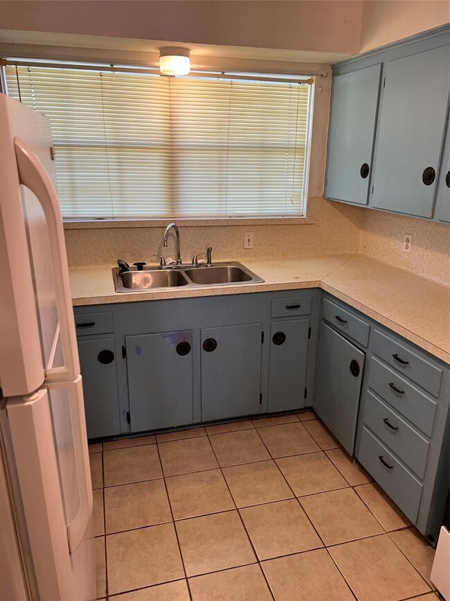 10207 Carthage Dr, Houston, TX 77089 - photo 4