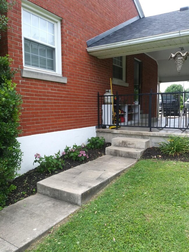 650 Elizabeth Ct, Harrodsburg, KY 40330 - photo 5