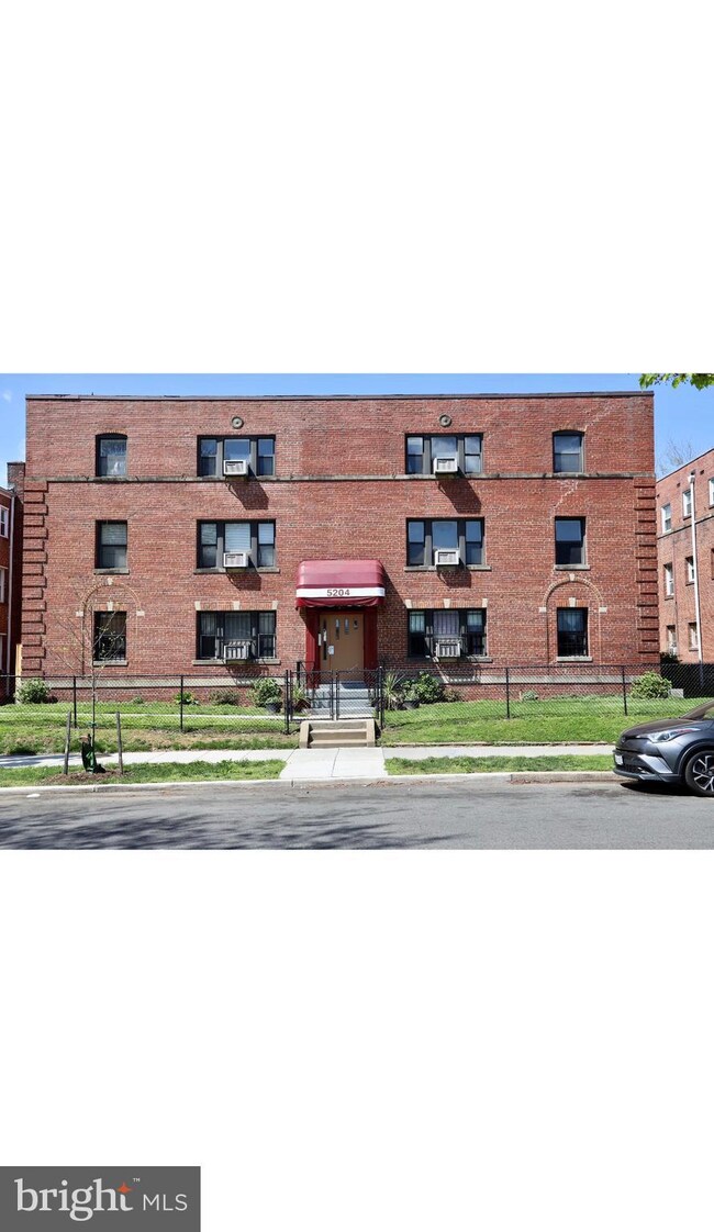 5204 3rd St NW unit 3, Washington, DC 20011 - photo 2