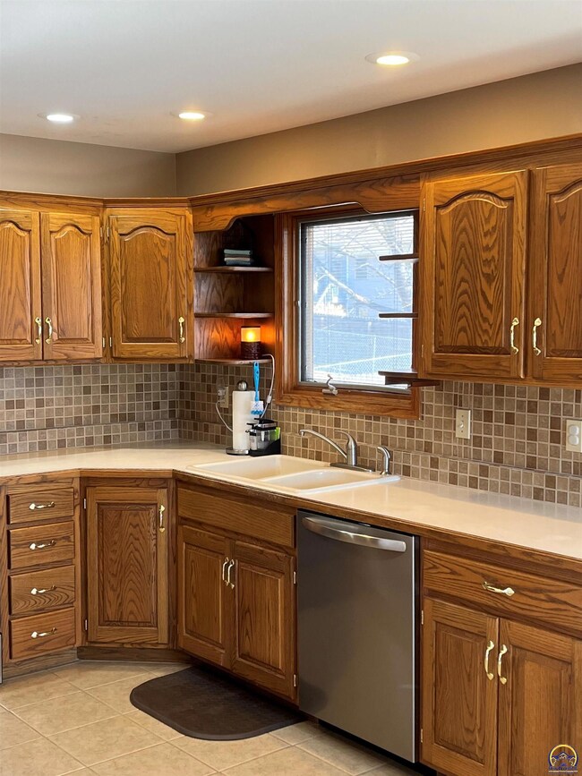 2854 SW Cannock Chase Rd, Topeka, KS 66614 - photo 7