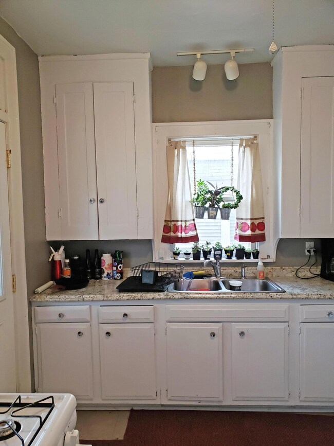 02-2404-L1-kitchen 20200413_131617