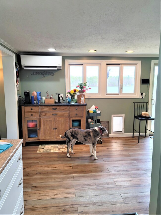 loop dining area