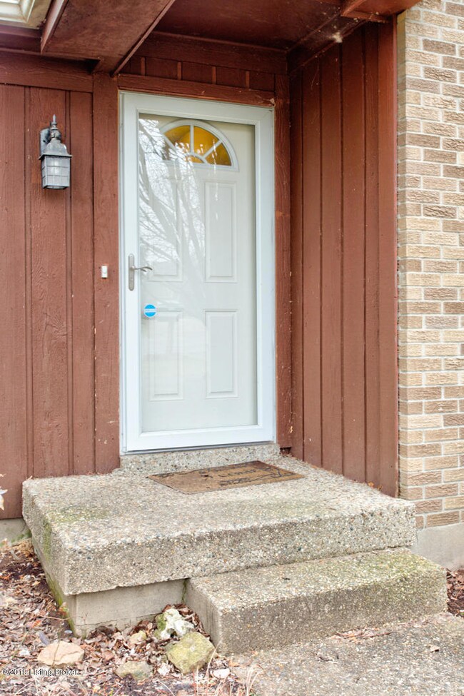 6805 Beard Ct, Louisville, KY 40228 - photo 2