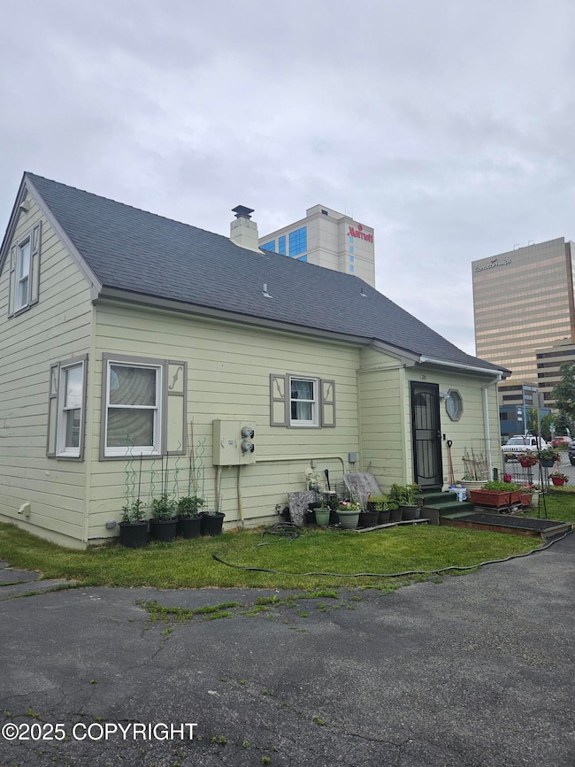 932 W 8th Ave 2