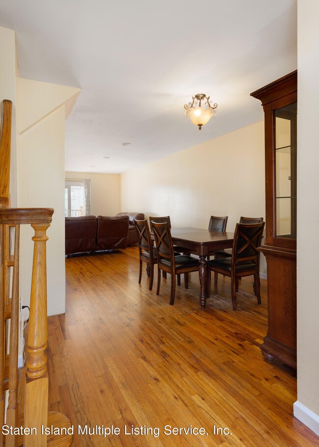 950 Clove Rd, Staten Island, NY 10301 - photo 2