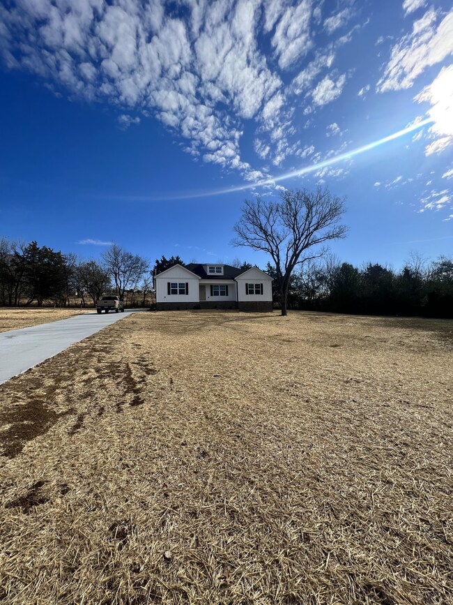 260 Snell Rd, Shelbyville, TN 37160 - photo 2