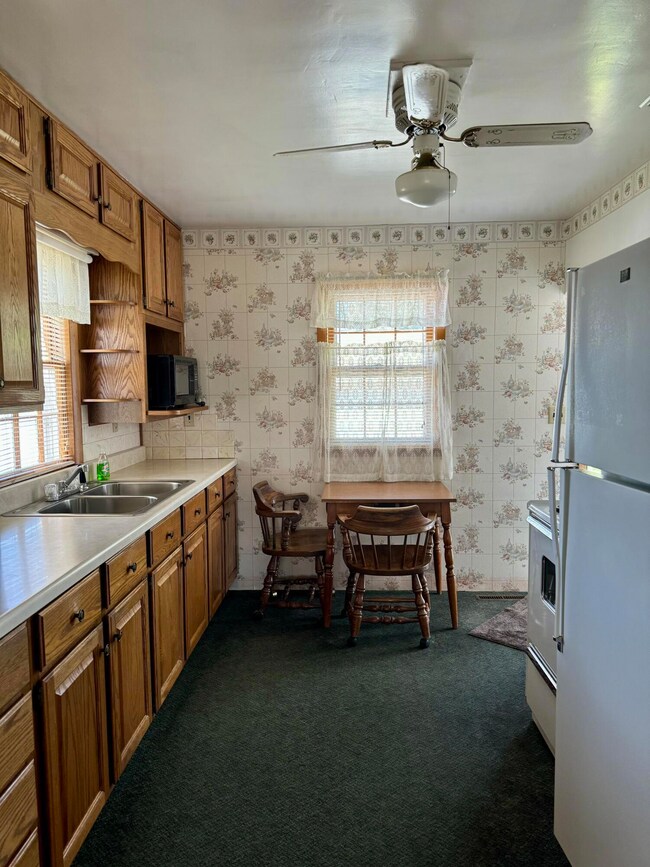6 Kitchen - main floor