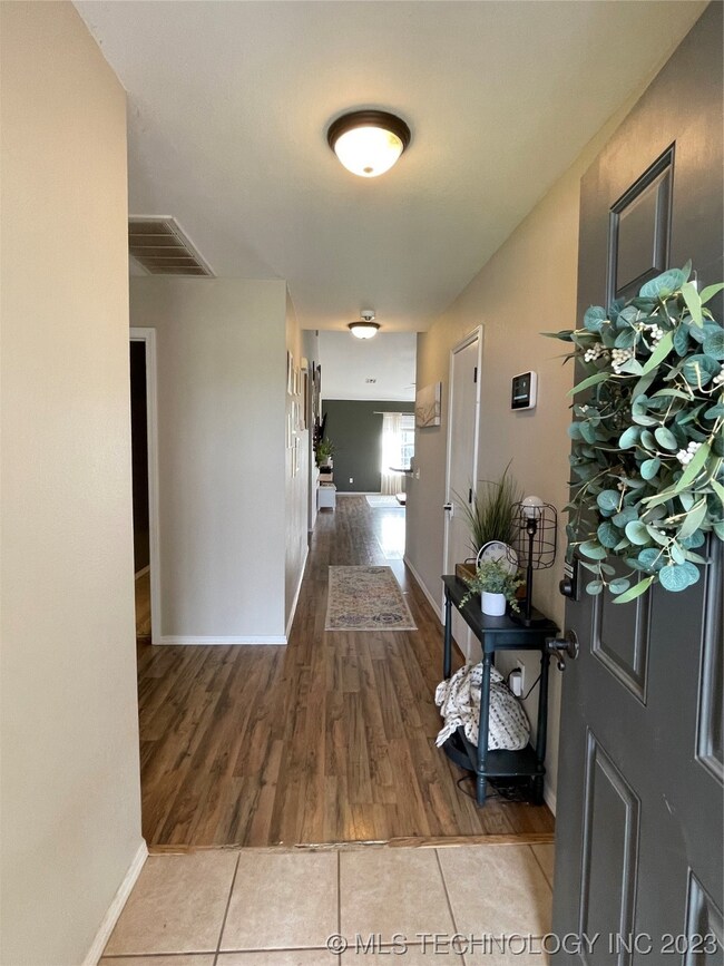 8943 S 257th East Place, Broken Arrow, OK 74014 - photo 3