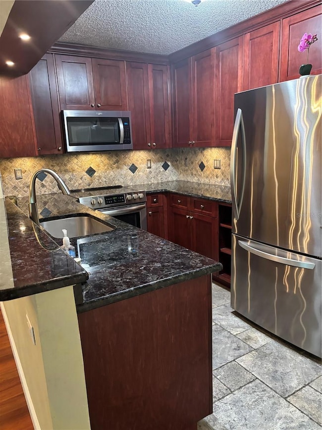 1400 Pine Glen Ln unit Bldg 212 D-2, Tarpon Springs, FL 34688 - photo 6