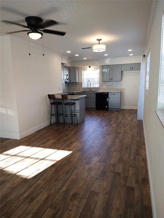 Living, breakfast and kitchen space.