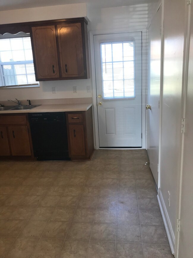 362 Peabody Dr unit 4, Clarksville, TN 37042 - photo 5