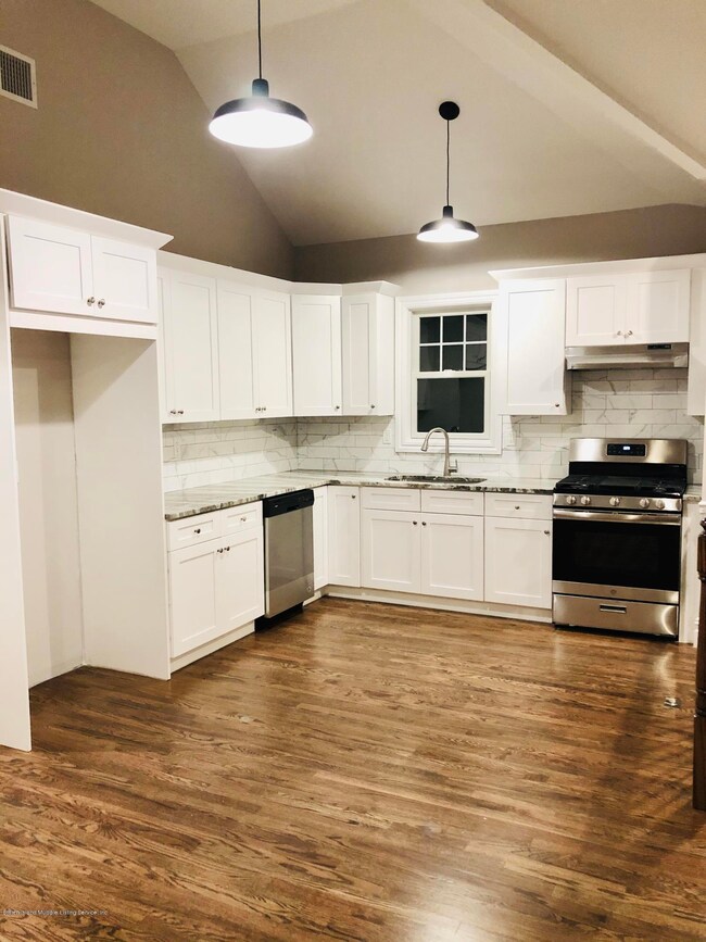 28 Dorothea Place unit 2, Staten Island, NY 10306 - photo 6