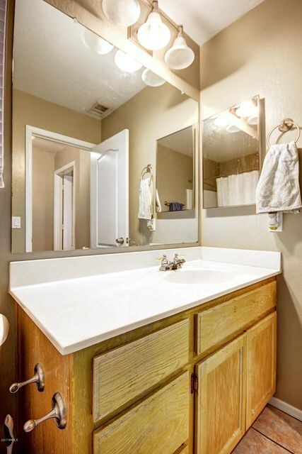 223 W Caroline Ln, Chandler, AZ 85225 - photo 4