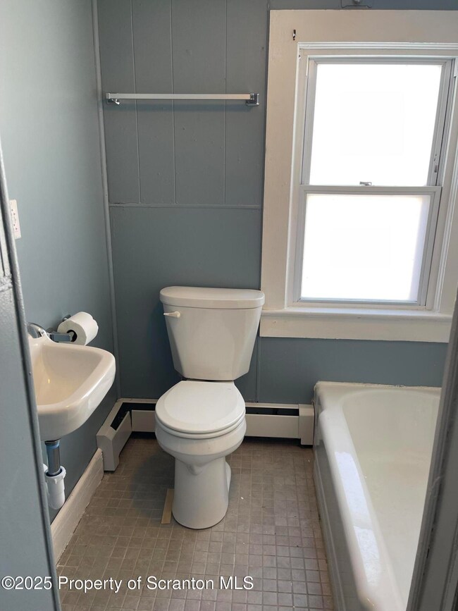 459 Travis unit 2, Peckville, PA 18452 - photo 6