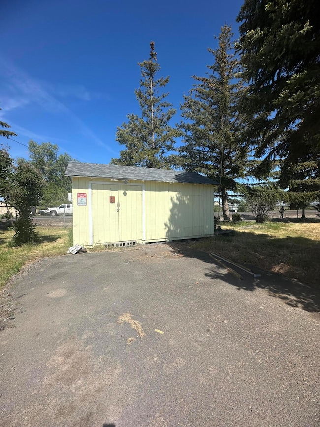 346 SW Dover Ln unit 1, Metolius, OR 97741 - photo 2