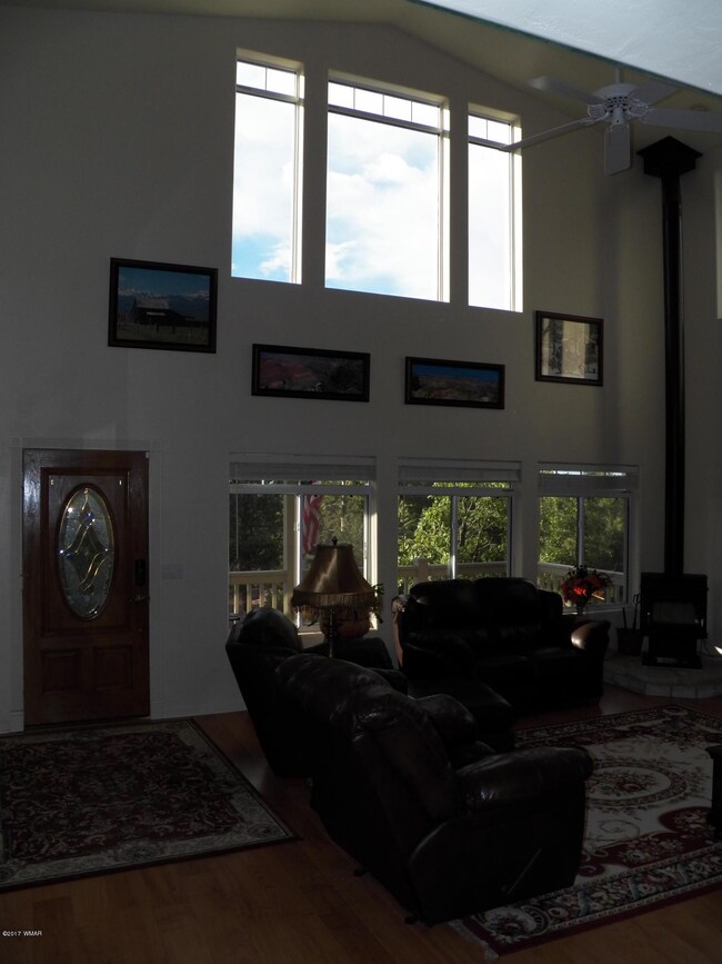 03 Living Room 01