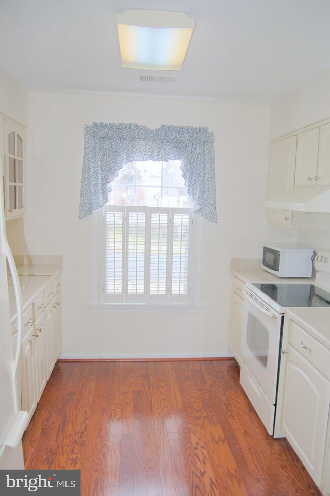 300B Locust St SE, Vienna, VA 22180 - photo 7