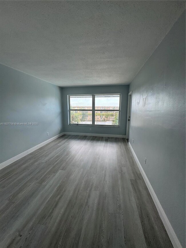 1398 NE 191st St unit C305, Miami, FL 33179 - photo 5