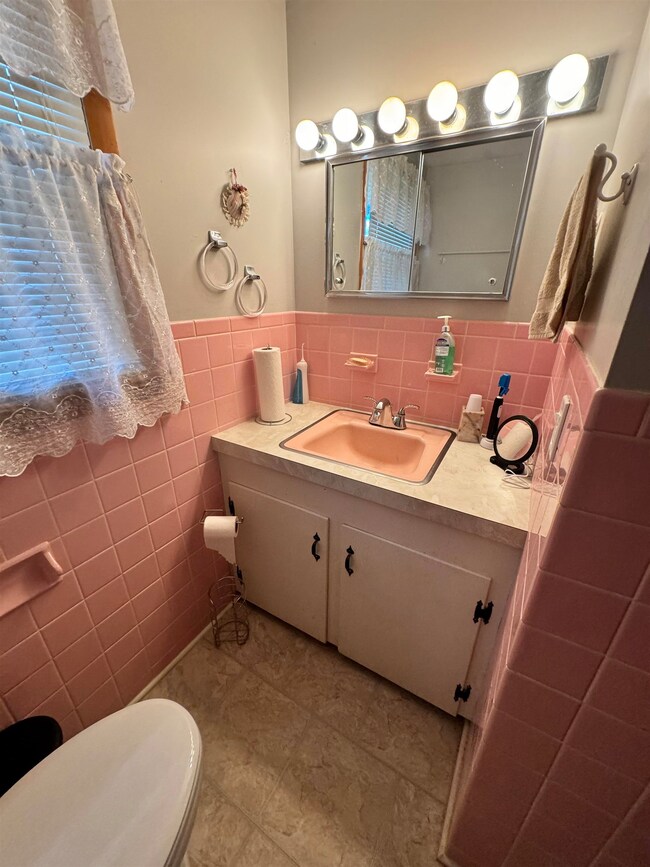 19 Hemlock St, Hudson, NH 03051 - photo 2