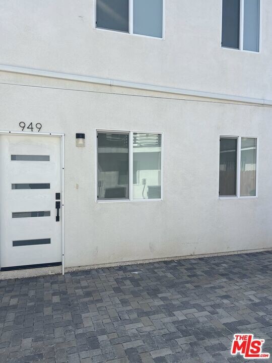 949 N Hobart Blvd unit 949, Los Angeles, CA 90029 - photo 2