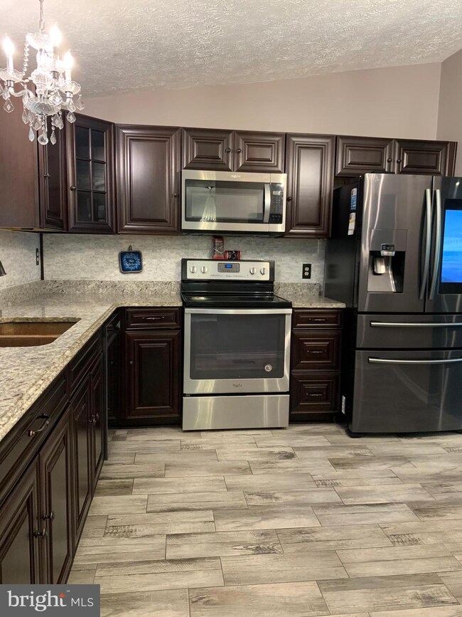 20328 Watkins Meadow Dr, Germantown, MD 20876 - photo 4