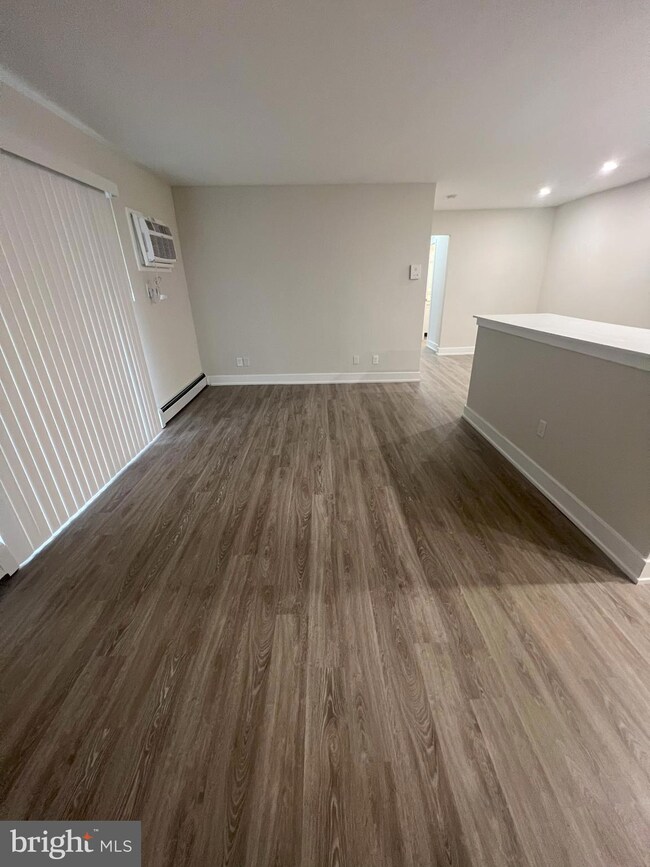 361 Thorn Ln unit 2, Newark, DE 19711 - photo 2