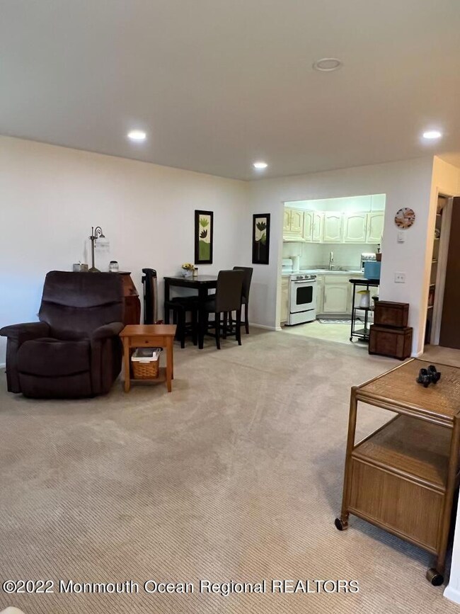 9H Hamilton Ln, Whiting, NJ 08759 - photo 4