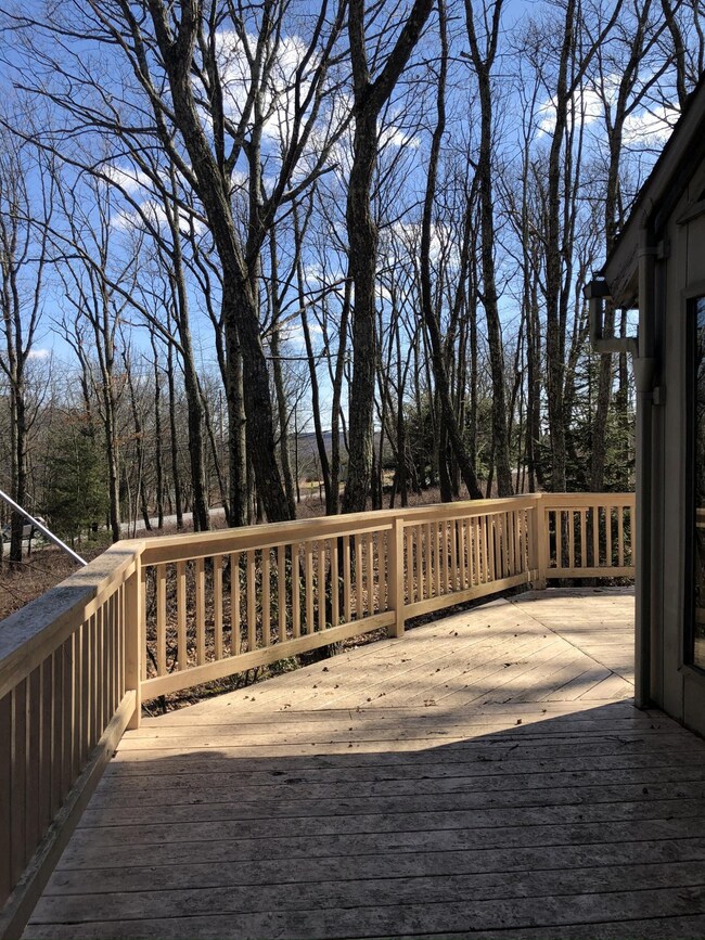 801 Cherry Ct, Hawley, PA 18428 - photo 4