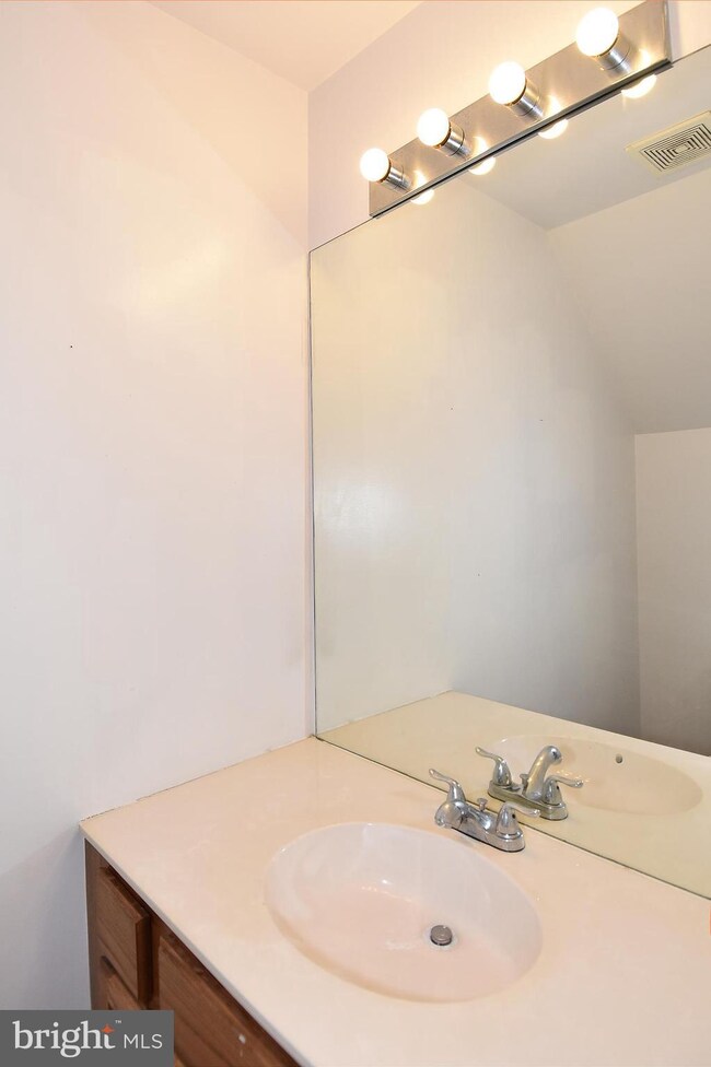 16861 Jed Forest Ln, Woodbridge, VA 22191 - photo 4