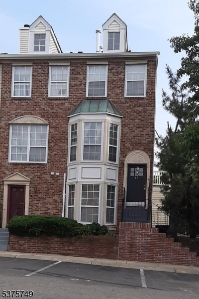 47 Howard Ct, Newark, NJ 07103 - photo 2