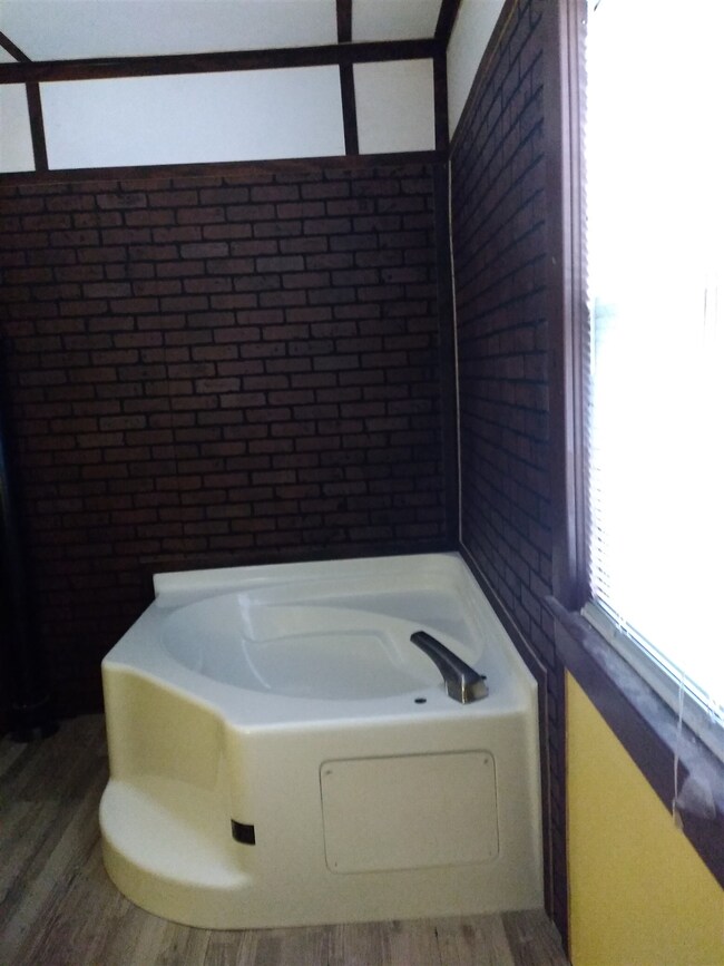 305 E Lake St, Topeka, IN 46571 - photo 5